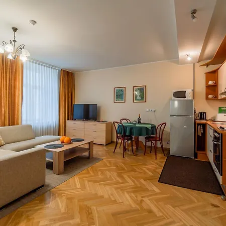 罗密欧优思家庭公寓